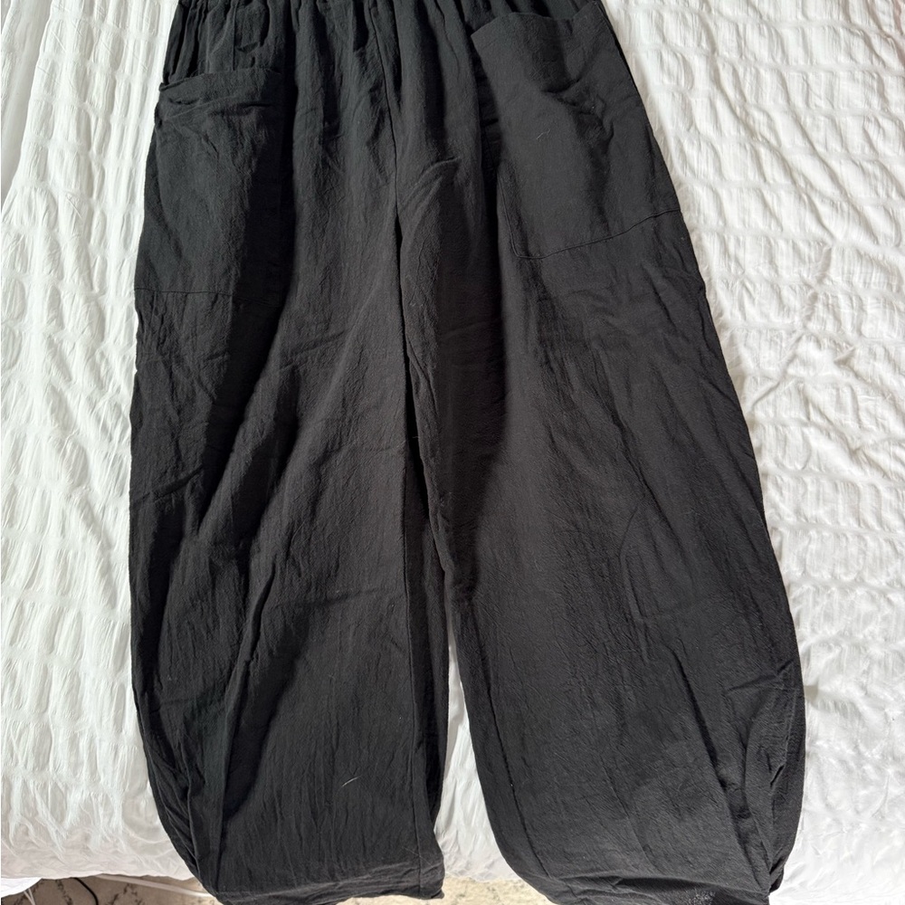 Women’s Black Linen Tapered Leg Pants